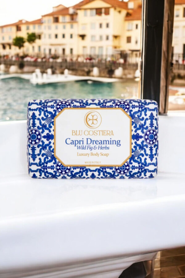 Seife aus Italien Capri Dreaming in blau weissem Papier verpackt