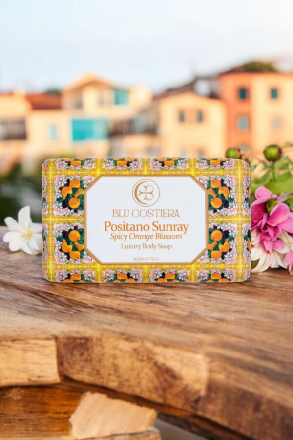 Körperseife Positano Sunray in Papier mit Orangenmotiven verpackt